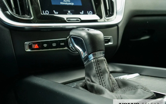 Volvo V60 cena 114900 przebieg: 121660, rok produkcji 2019 z Pilawa małe 596